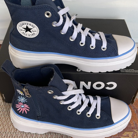 Converse WMNS CTAS A06342C
CTAS LUGGED LIFT H NAVY/LT BLUE /WHITE
Platform Snkrs - Picture 3 of 16